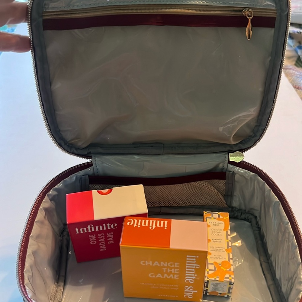 Stephanie Johnson Belize Jenny train case-NEW-interior bag not included-NWT - Picture 13 of 16